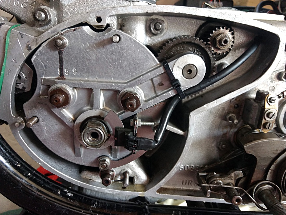 Elektroniczny zapłon w Junaku M10, montaż czujnika halla.